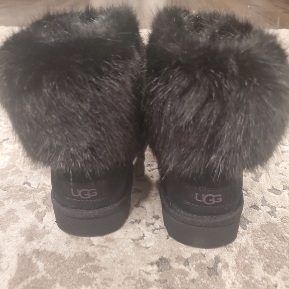 UGG Mini Blakeley Faux Fur Trimmed Boot in Black Size 5 - Picture 10 of 11